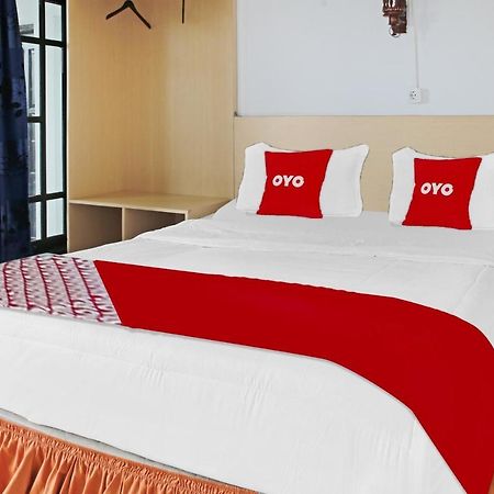 Oyo 90221 Makarim Guest House Syariah Pangkalanbuun Εξωτερικό φωτογραφία