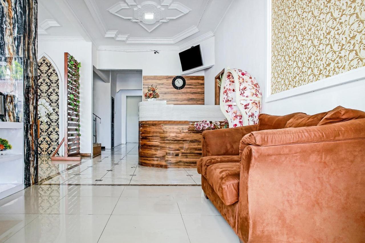 Oyo 90221 Makarim Guest House Syariah Pangkalanbuun Εξωτερικό φωτογραφία