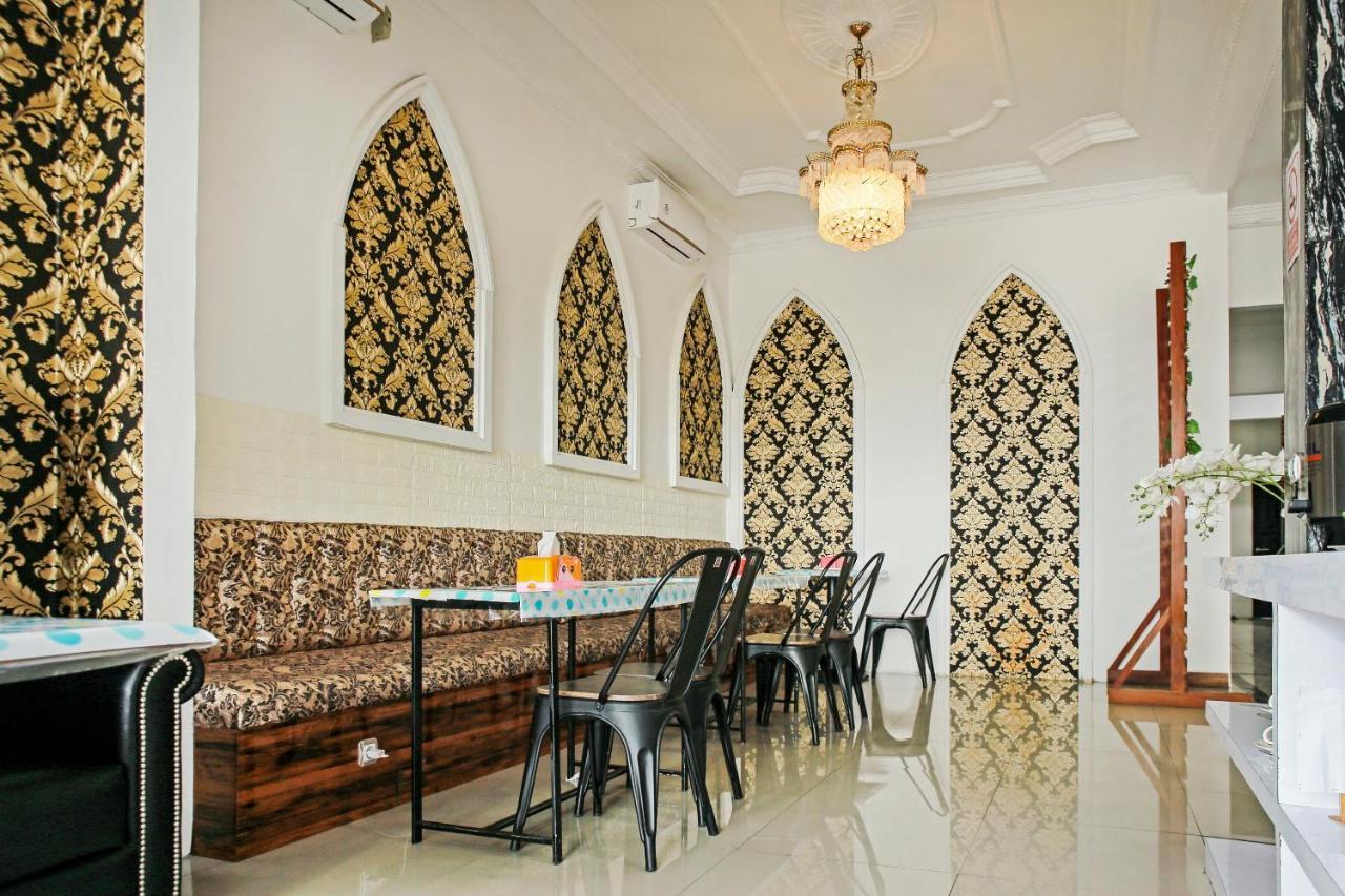 Oyo 90221 Makarim Guest House Syariah Pangkalanbuun Εξωτερικό φωτογραφία