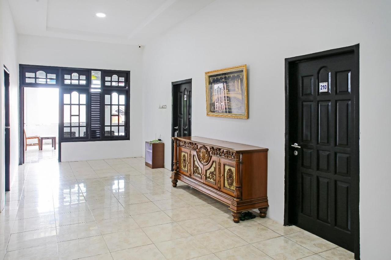 Oyo 90221 Makarim Guest House Syariah Pangkalanbuun Εξωτερικό φωτογραφία