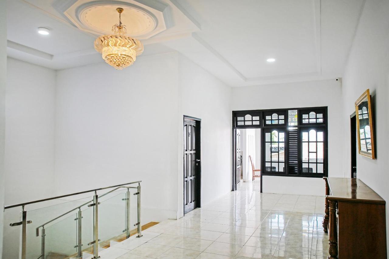 Oyo 90221 Makarim Guest House Syariah Pangkalanbuun Εξωτερικό φωτογραφία