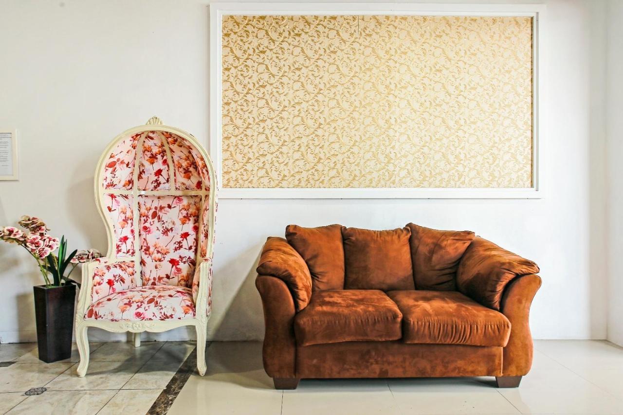 Oyo 90221 Makarim Guest House Syariah Pangkalanbuun Εξωτερικό φωτογραφία