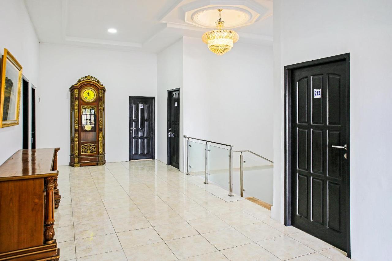 Oyo 90221 Makarim Guest House Syariah Pangkalanbuun Εξωτερικό φωτογραφία