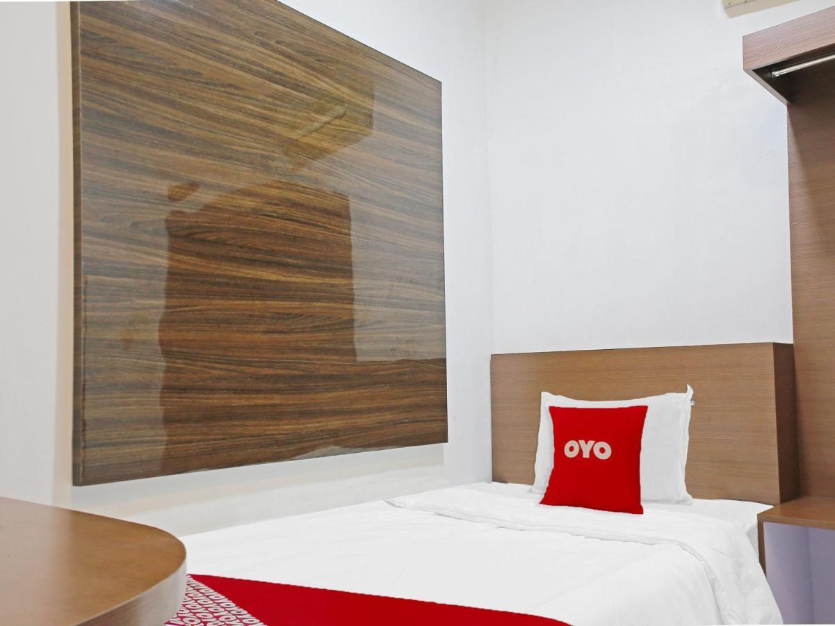 Oyo 90221 Makarim Guest House Syariah Pangkalanbuun Εξωτερικό φωτογραφία