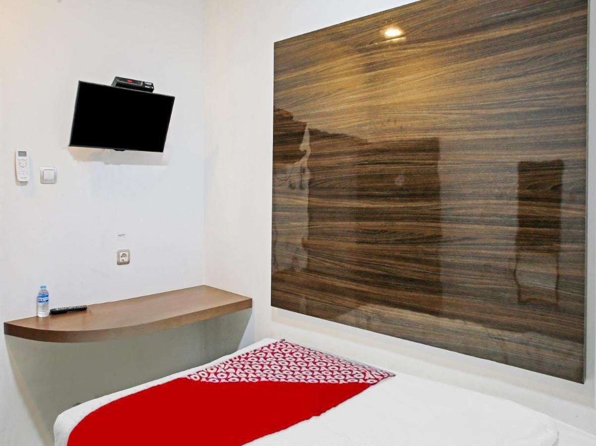 Oyo 90221 Makarim Guest House Syariah Pangkalanbuun Εξωτερικό φωτογραφία