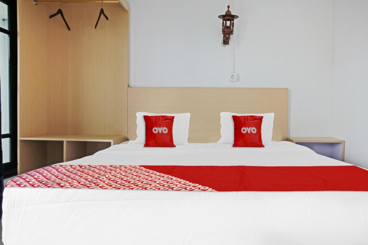 Oyo 90221 Makarim Guest House Syariah Pangkalanbuun Εξωτερικό φωτογραφία
