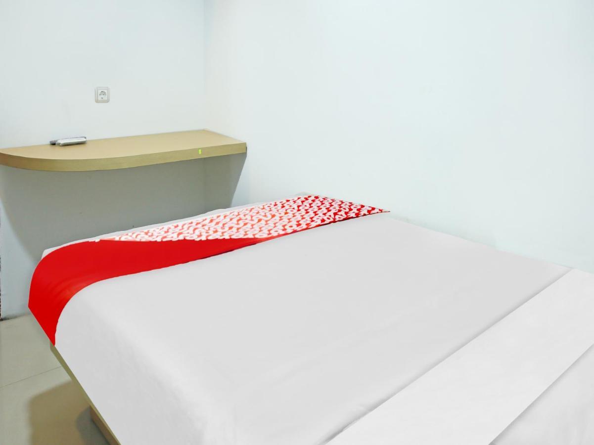 Oyo 90221 Makarim Guest House Syariah Pangkalanbuun Εξωτερικό φωτογραφία