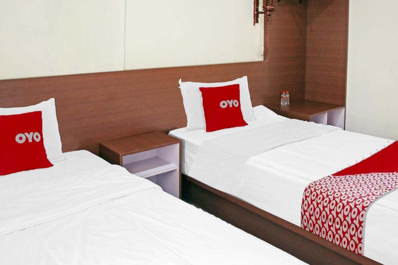 Oyo 90221 Makarim Guest House Syariah Pangkalanbuun Εξωτερικό φωτογραφία