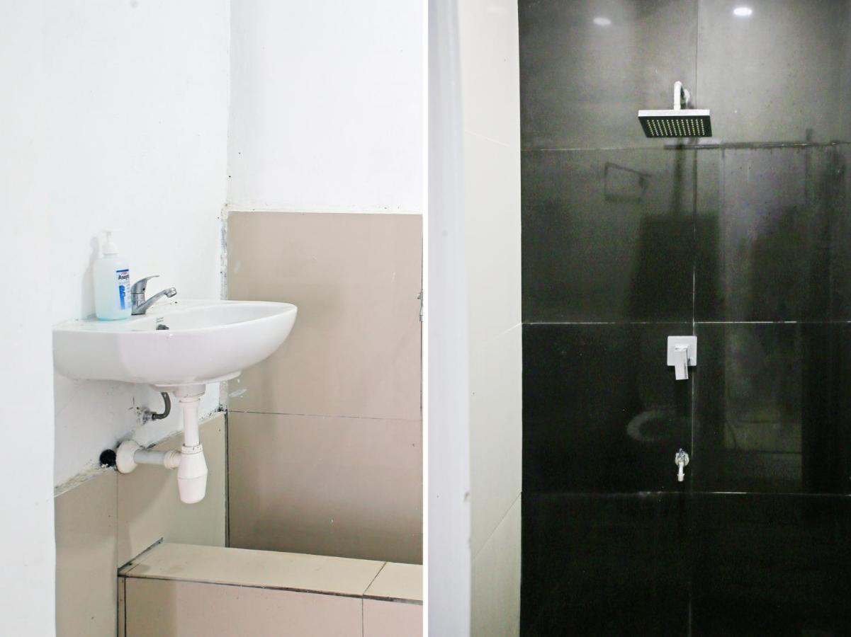 Oyo 90221 Makarim Guest House Syariah Pangkalanbuun Εξωτερικό φωτογραφία