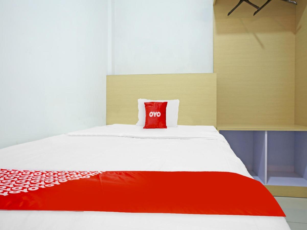 Oyo 90221 Makarim Guest House Syariah Pangkalanbuun Εξωτερικό φωτογραφία